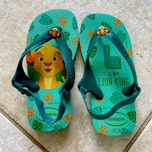 Kids Havaianas Lion King sandals. Size 10C. Unisex.
